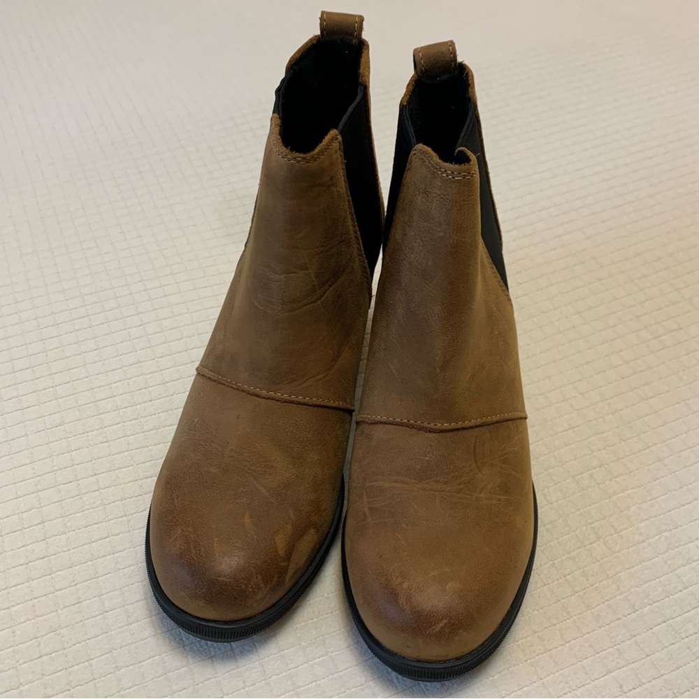 Sorel tan leather wedge boots from